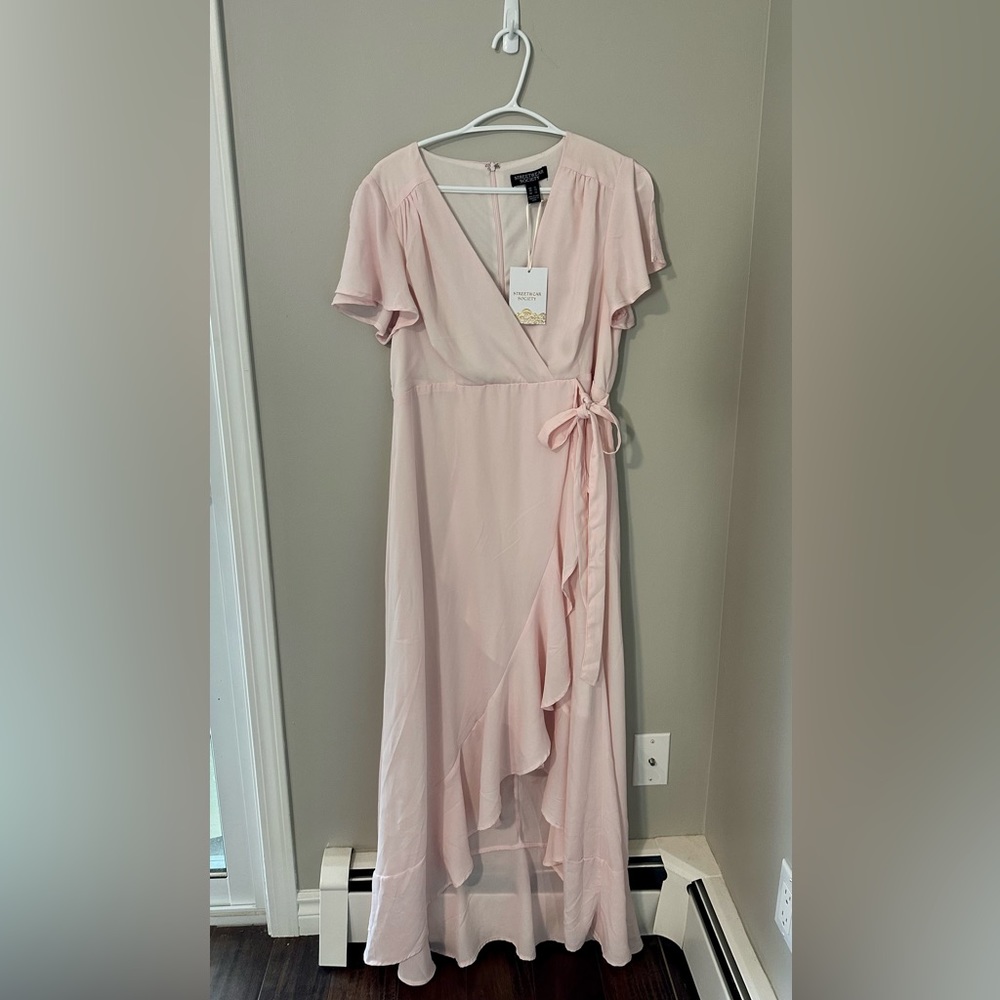 Flowy pink maxi dress